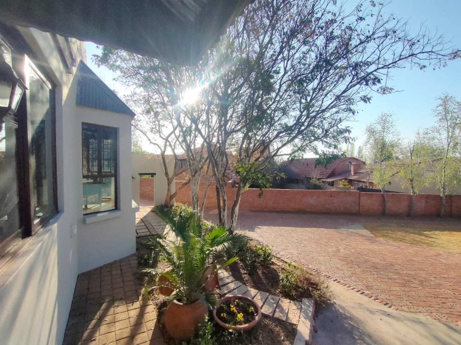 4 Bedroom Property for Sale in Langenhovenpark Free State